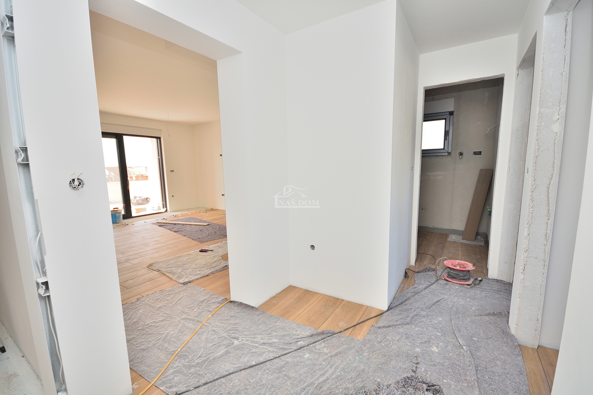 Vodice - stanovanje z vrtom na mirni lokaciji