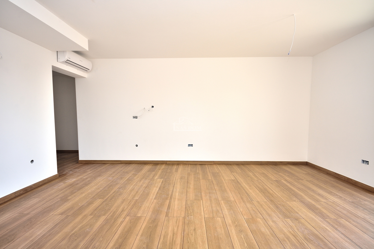 Vodice - stanovanje z vrtom na mirni lokaciji