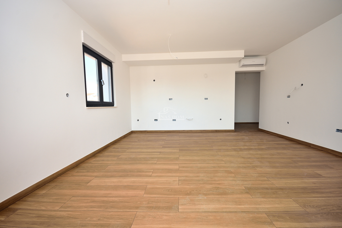 Vodice - stanovanje z vrtom na mirni lokaciji