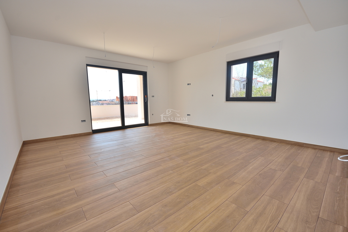 Vodice - stanovanje z vrtom na mirni lokaciji