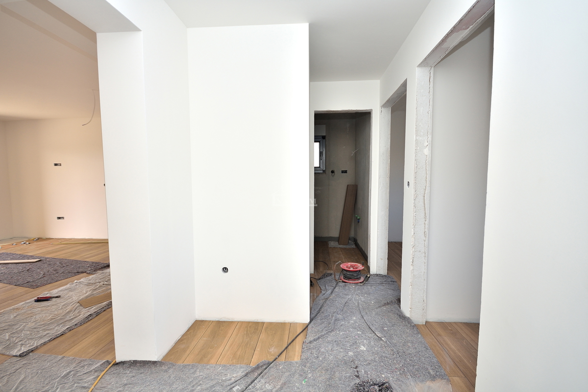 Vodice - stanovanje z vrtom na mirni lokaciji