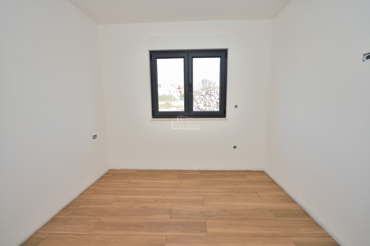 Vodice - stanovanje z vrtom na mirni lokaciji