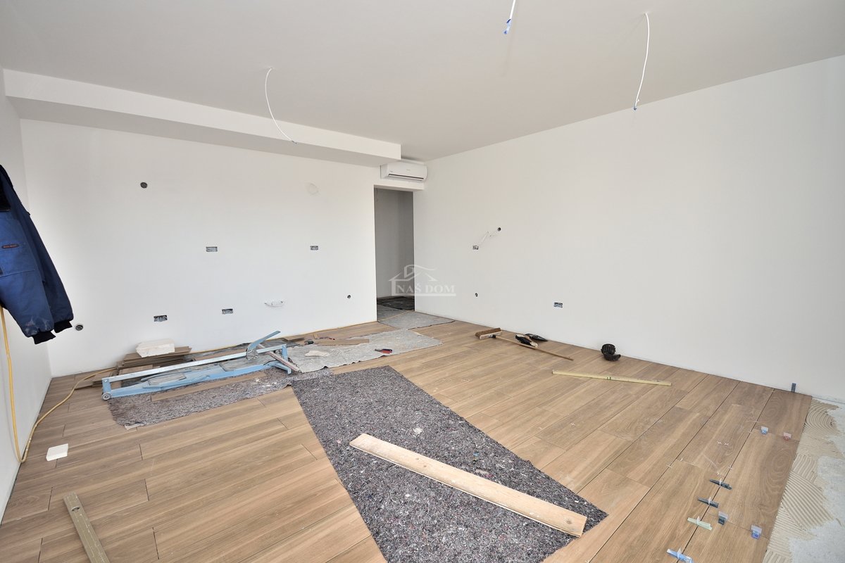 Vodice - stanovanje z vrtom na mirni lokaciji