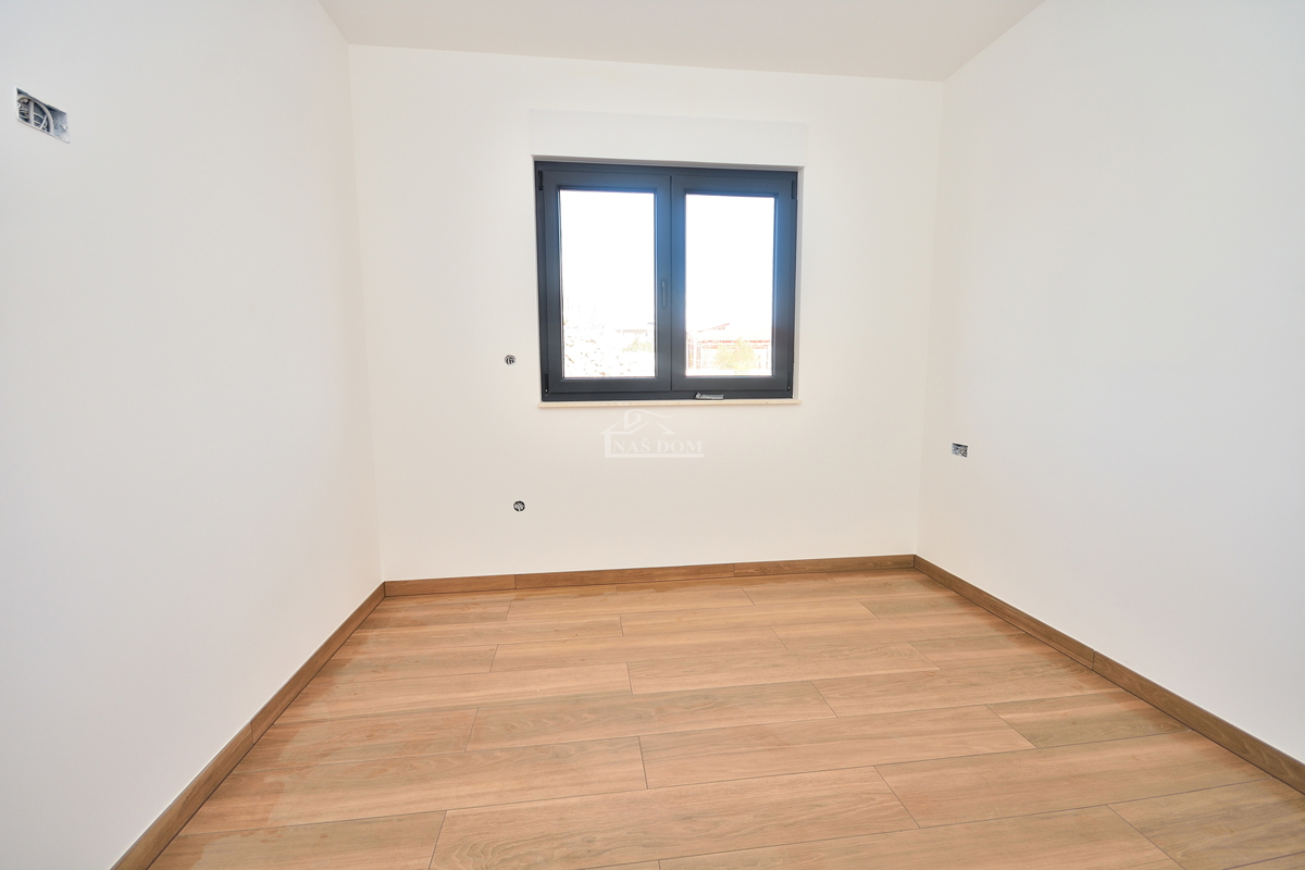 Vodice - stanovanje z vrtom na mirni lokaciji