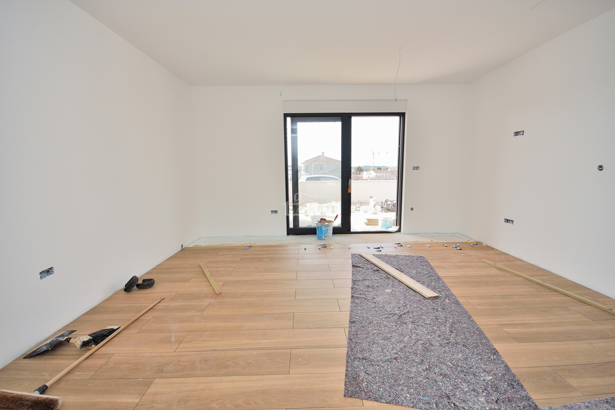 Vodice - stanovanje z vrtom na mirni lokaciji