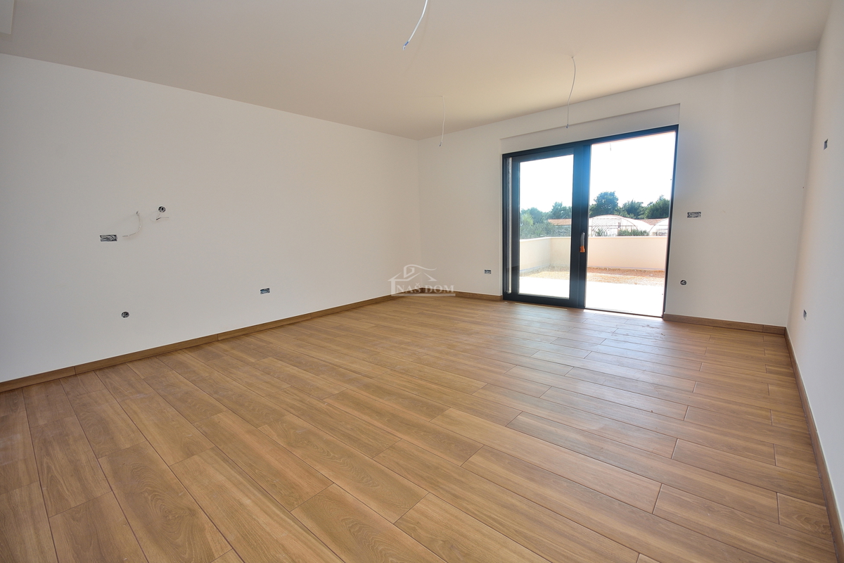 Vodice - stanovanje z vrtom na mirni lokaciji