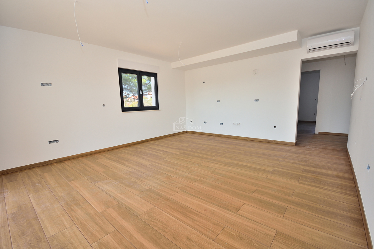 Vodice - stanovanje z vrtom na mirni lokaciji