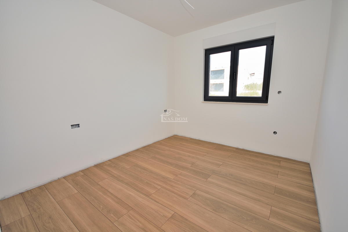 Vodice - stanovanje z vrtom na mirni lokaciji