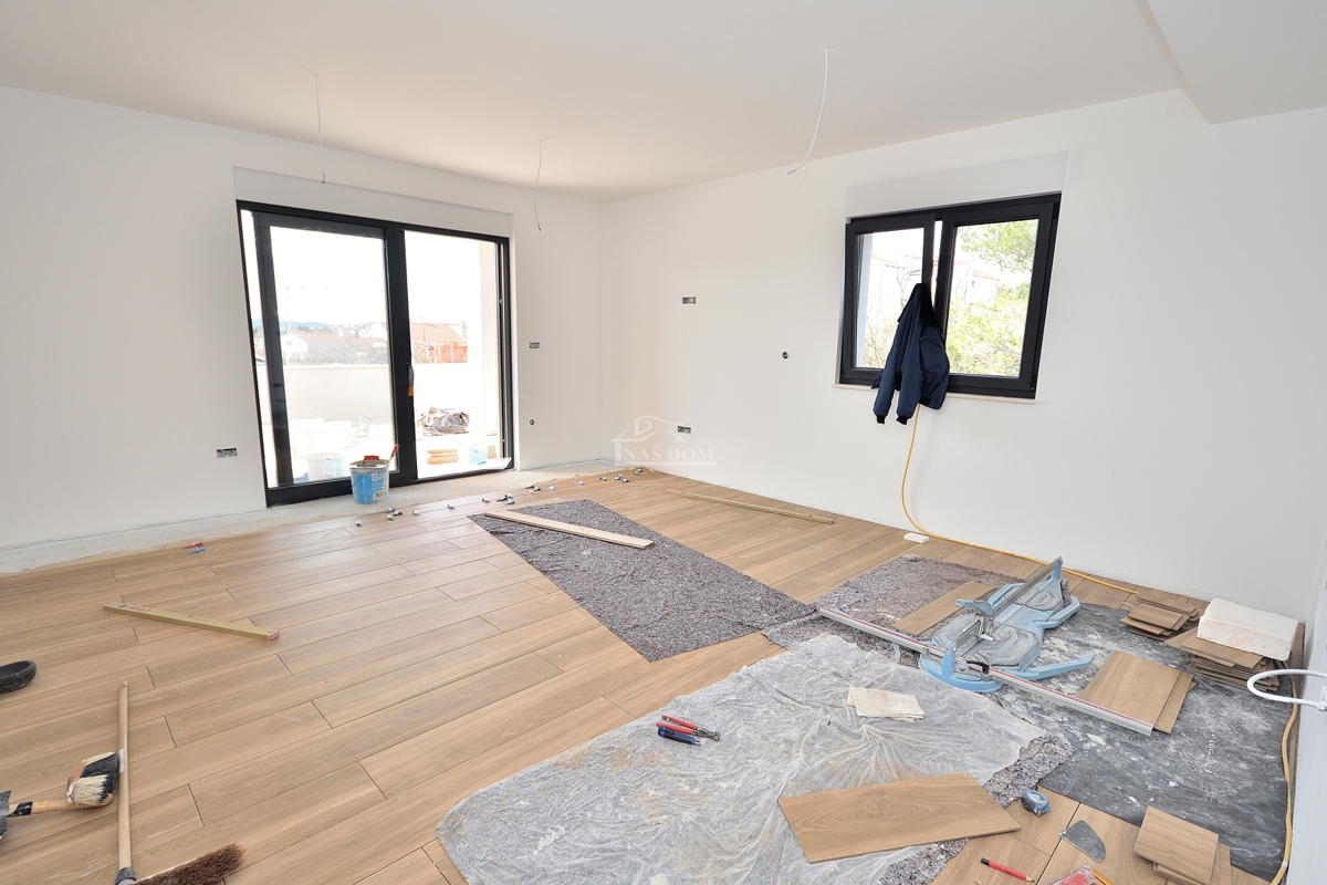 Vodice - stanovanje z vrtom na mirni lokaciji