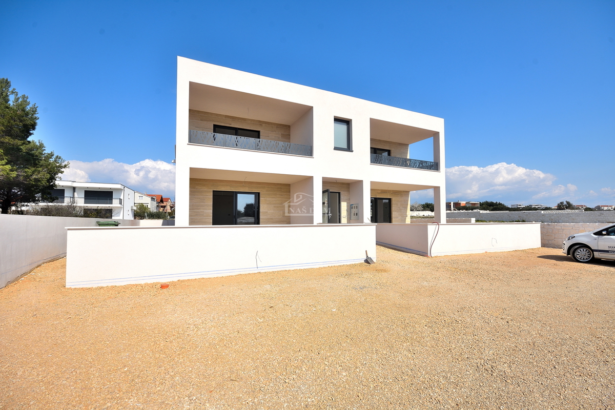 Vodice - stanovanje z vrtom na mirni lokaciji