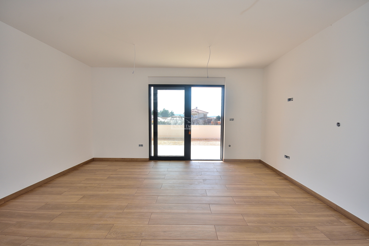 Vodice - stanovanje z vrtom na mirni lokaciji