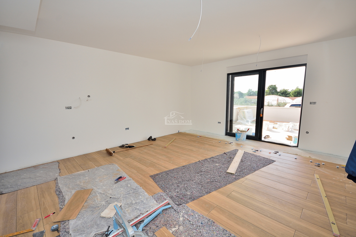 Vodice - stanovanje z vrtom na mirni lokaciji