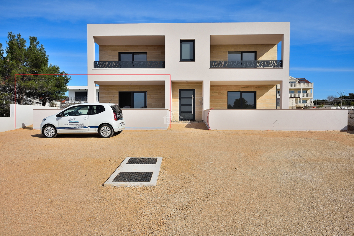 Vodice - stanovanje z vrtom na mirni lokaciji