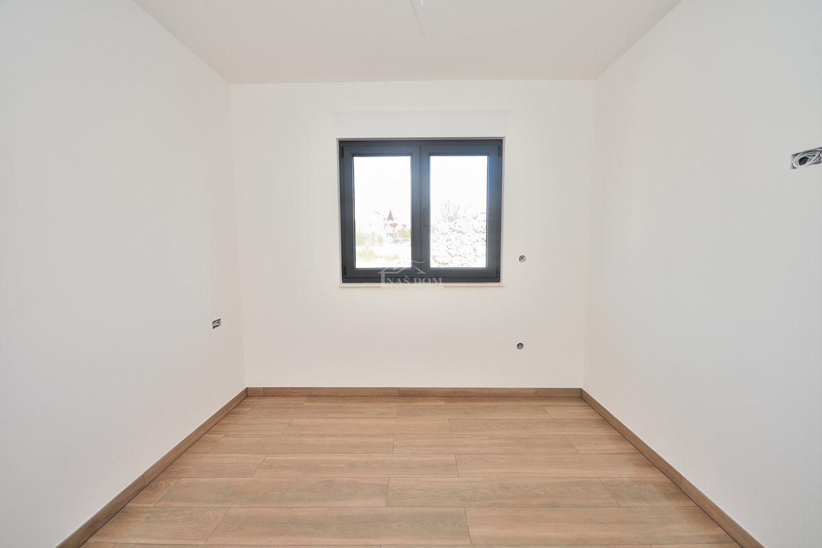 Vodice - stanovanje z vrtom na mirni lokaciji