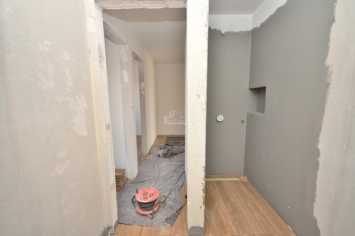 Vodice - stanovanje z vrtom na mirni lokaciji