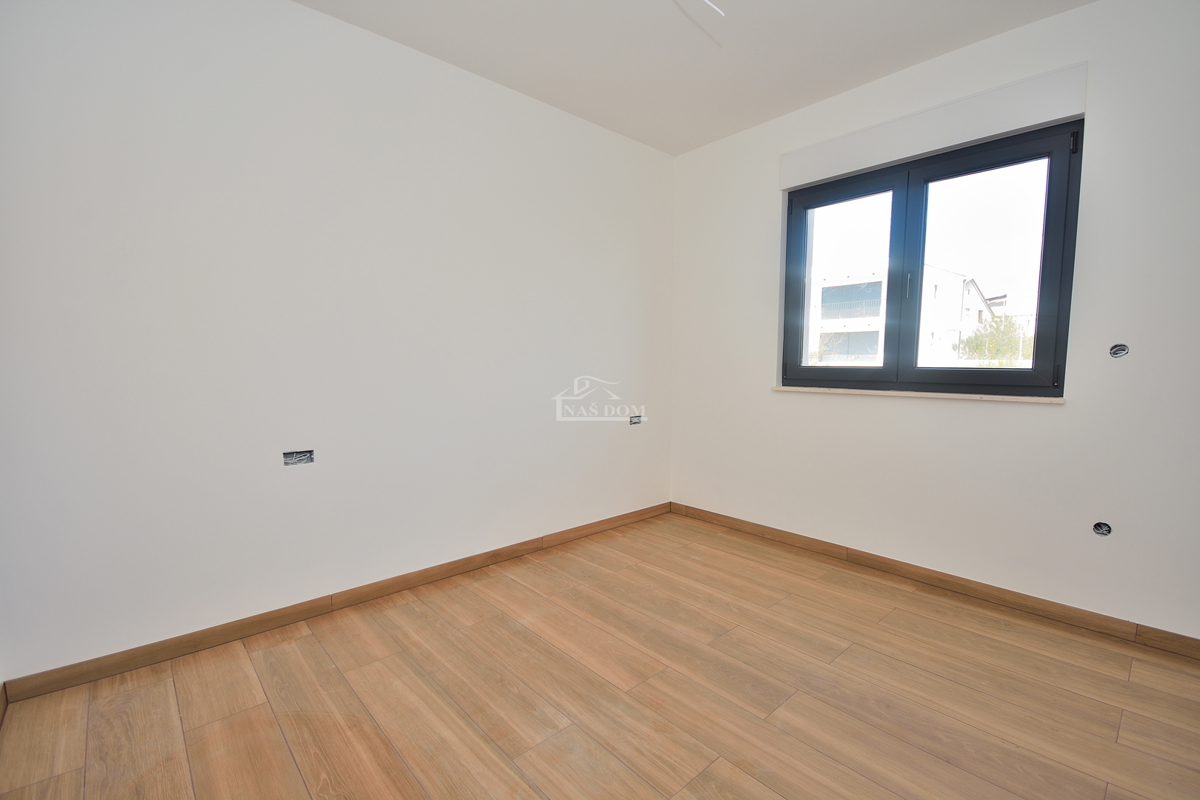 Vodice - stanovanje z vrtom na mirni lokaciji