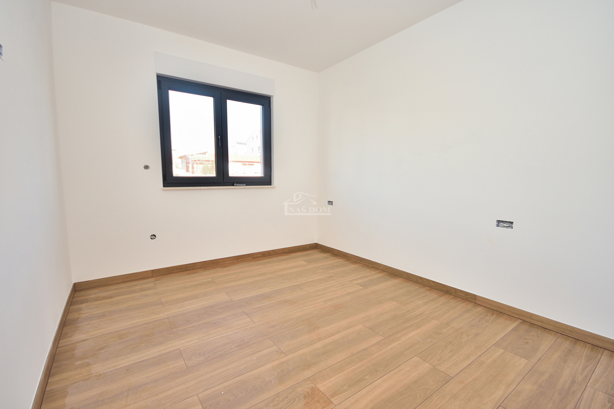 Vodice - stanovanje z vrtom na mirni lokaciji