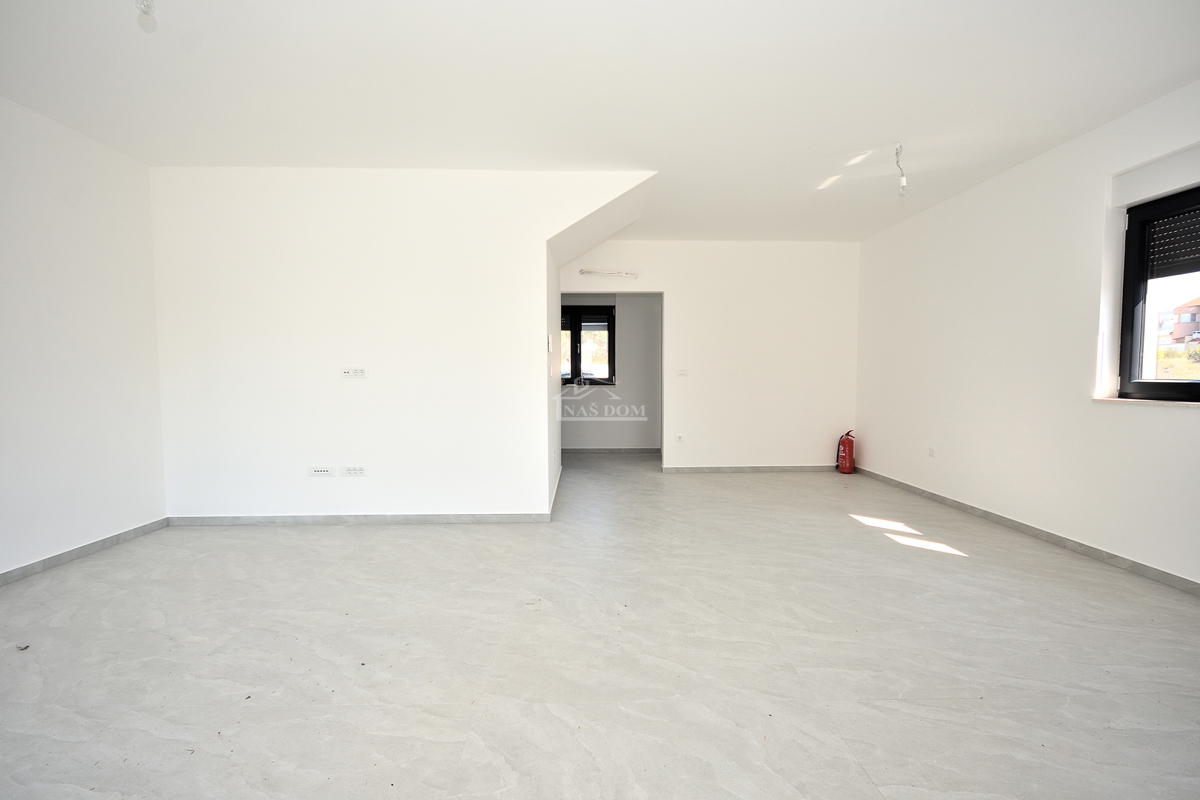 Vodice - s4 dvonadstropno stanovanje z vrtom, 3S+DB, 115,42 m2