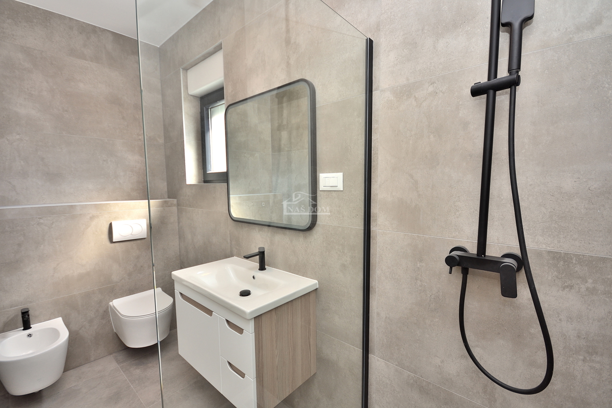 Vodice - s4 dvonadstropno stanovanje z vrtom, 3S+DB, 115,42 m2