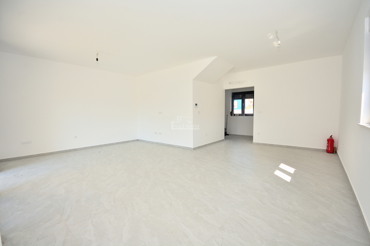Vodice - s4 dvonadstropno stanovanje z vrtom, 3S+DB, 115,42 m2