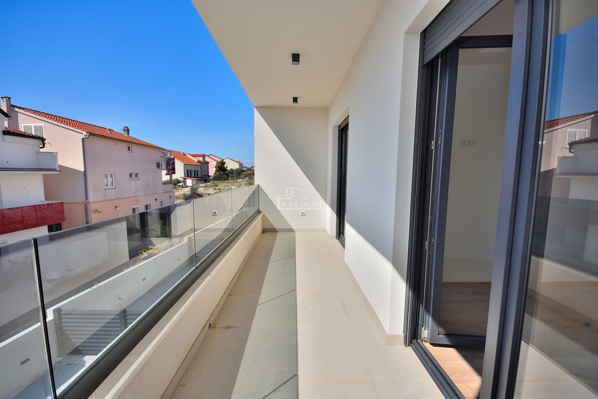 Vodice - s4 dvonadstropno stanovanje z vrtom, 3S+DB, 115,42 m2