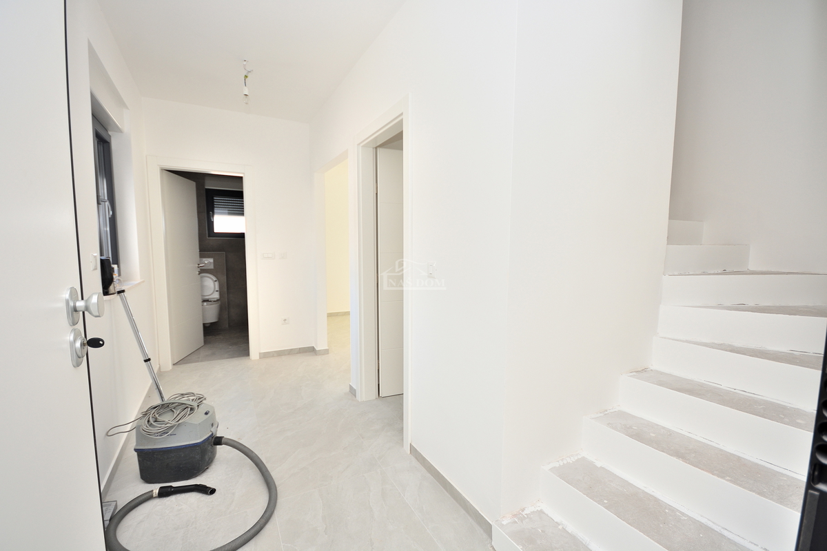 Vodice - s4 dvonadstropno stanovanje z vrtom, 3S+DB, 115,42 m2