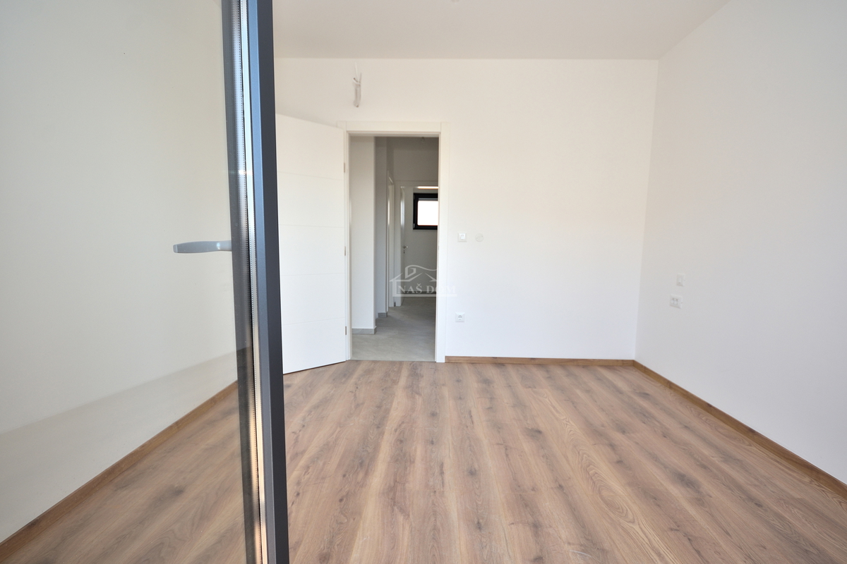 Vodice - s4 dvonadstropno stanovanje z vrtom, 3S+DB, 115,42 m2