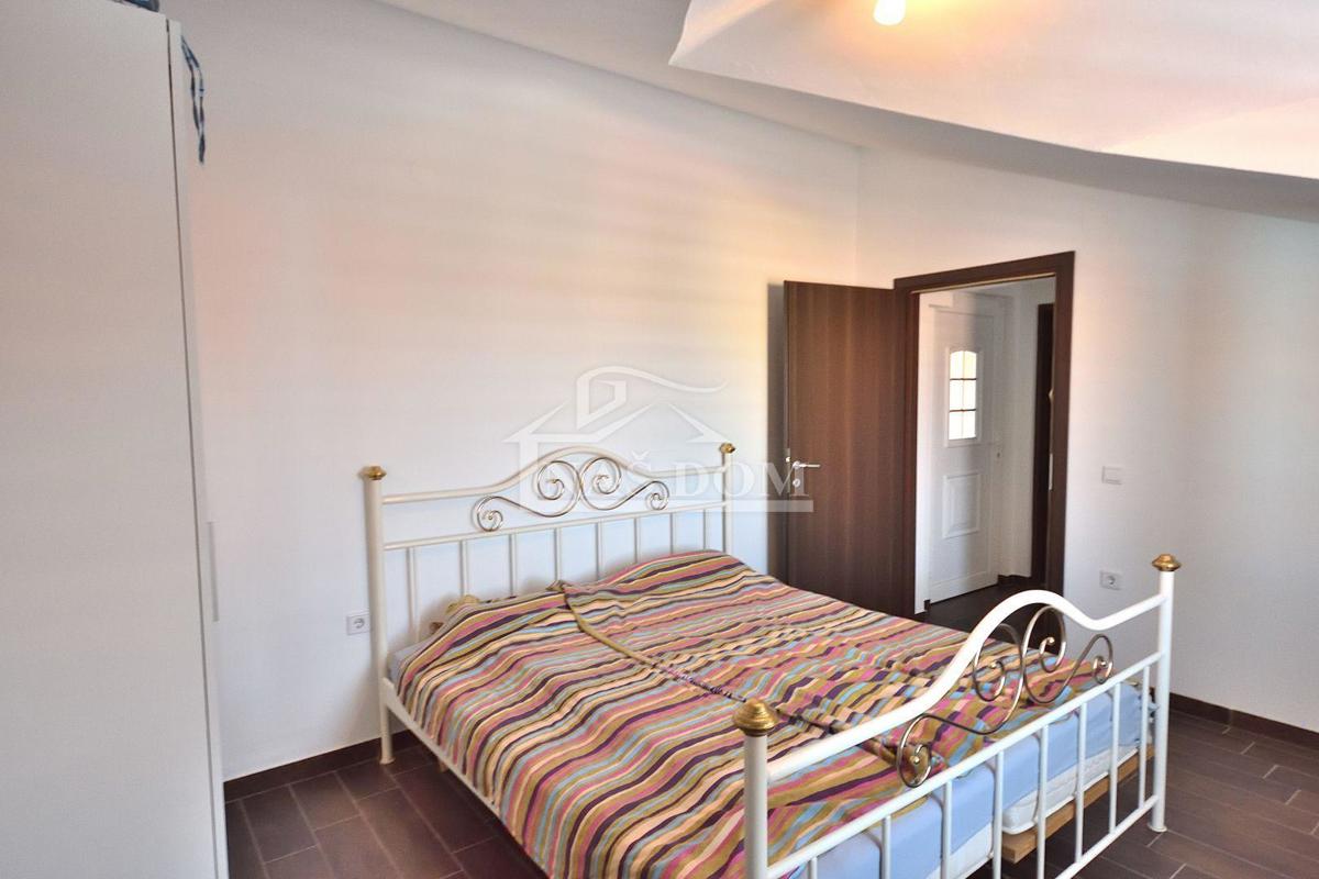 Vodice - dva apartmaja, visoko podstrešje