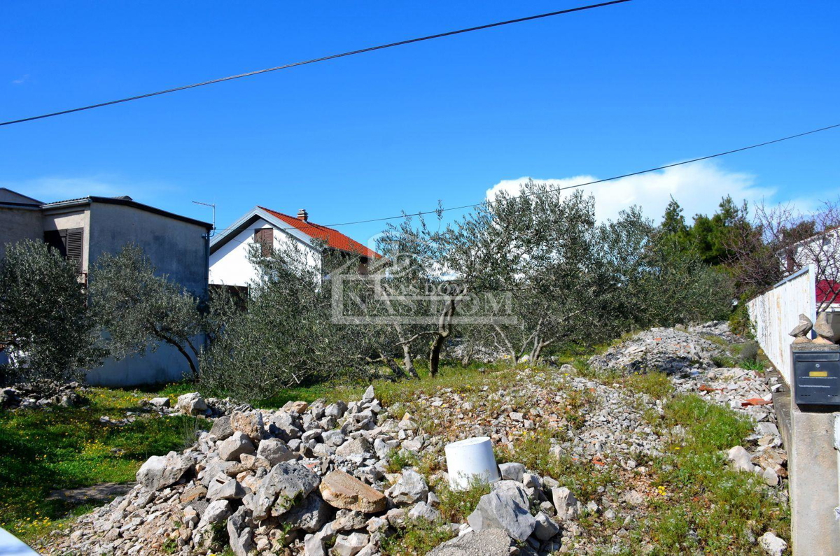 Vodice - prodaja se stavbno zemljišče 1205 m2