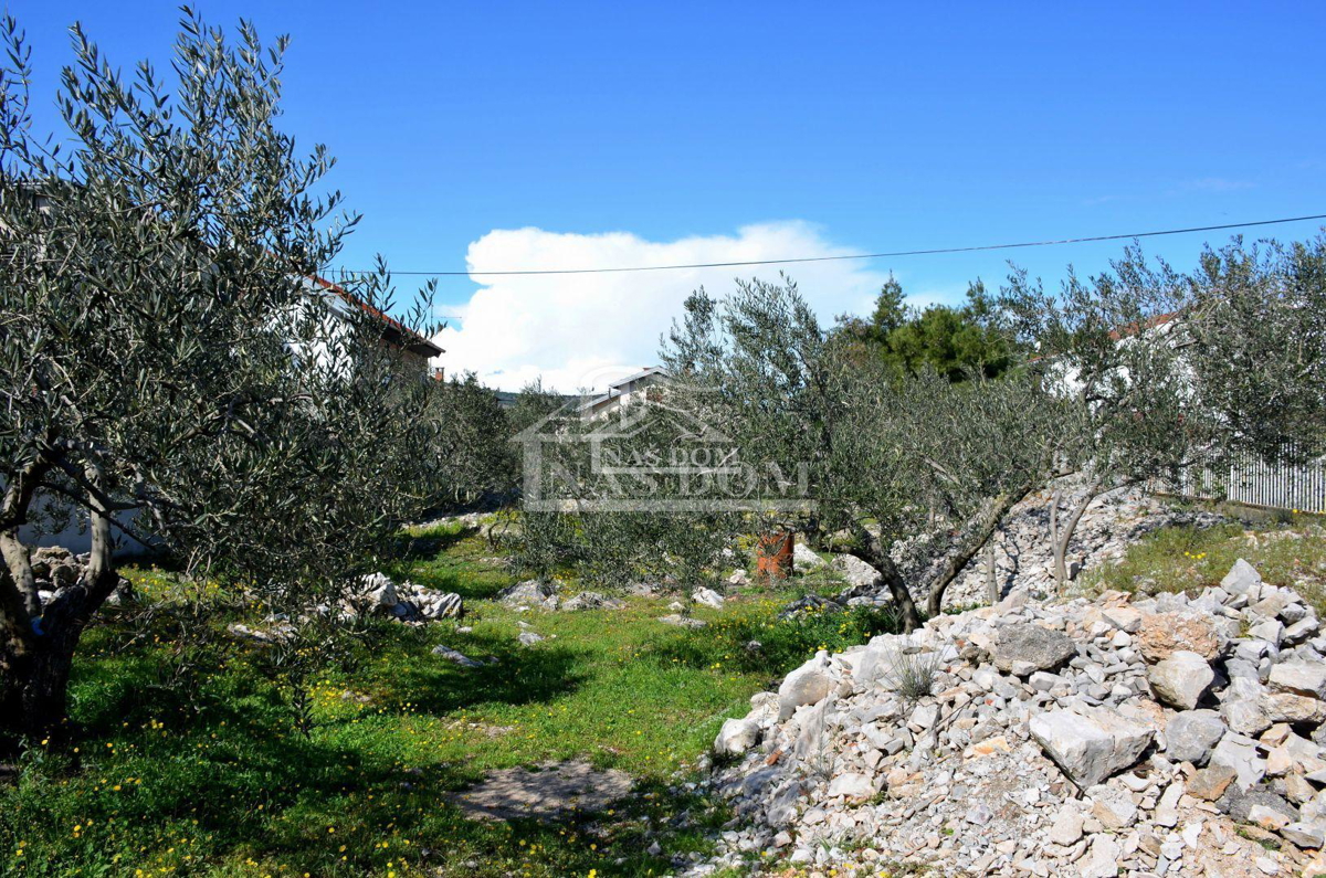 Vodice - prodaja se stavbno zemljišče 1205 m2