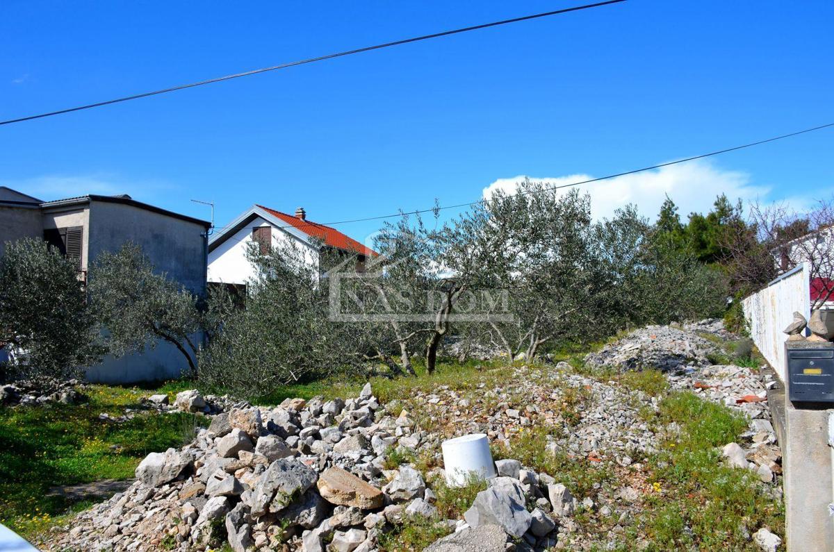 Vodice - prodaja se stavbno zemljišče 1205 m2