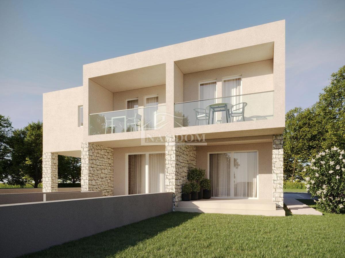 Vodice - *NEW CONSTRUCTION* dvoetažni stan s vrtom, 300 m od plaže