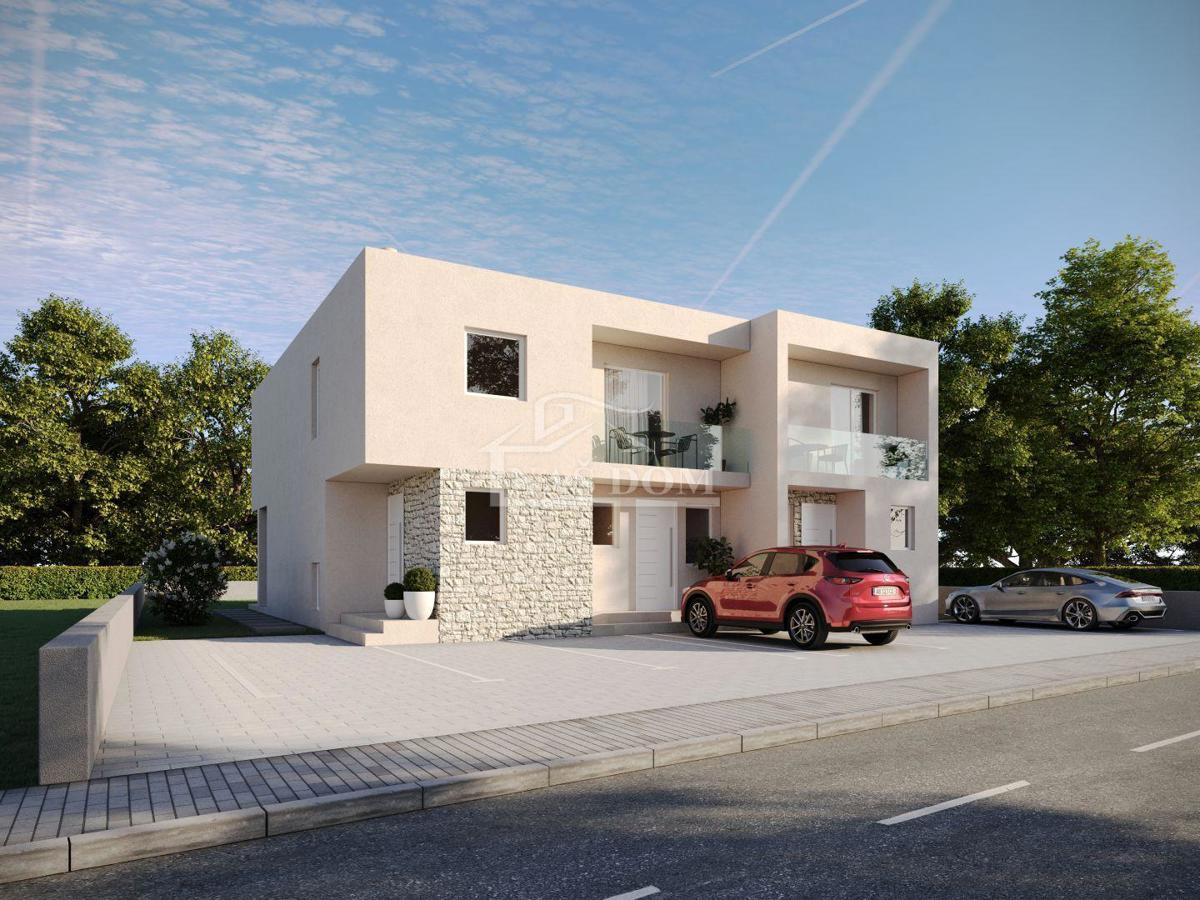 Vodice - *NEW CONSTRUCTION* dvoetažni stan s vrtom, 300 m od plaže