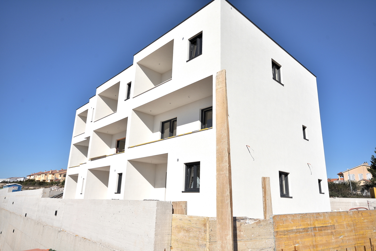 Vodice - **NOVOGRADNJA** Stanovi s pogledom na morje