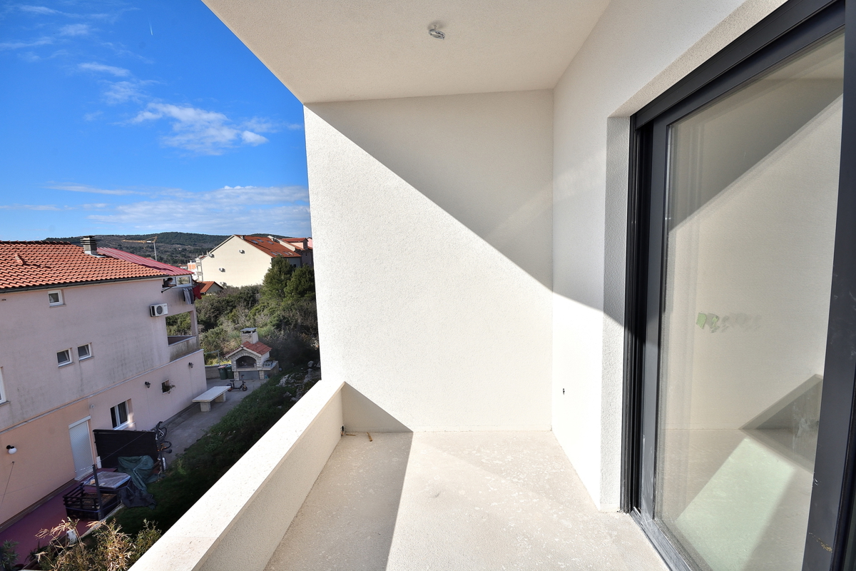 Vodice - **NOVOGRADNJA** Stanovi s pogledom na morje