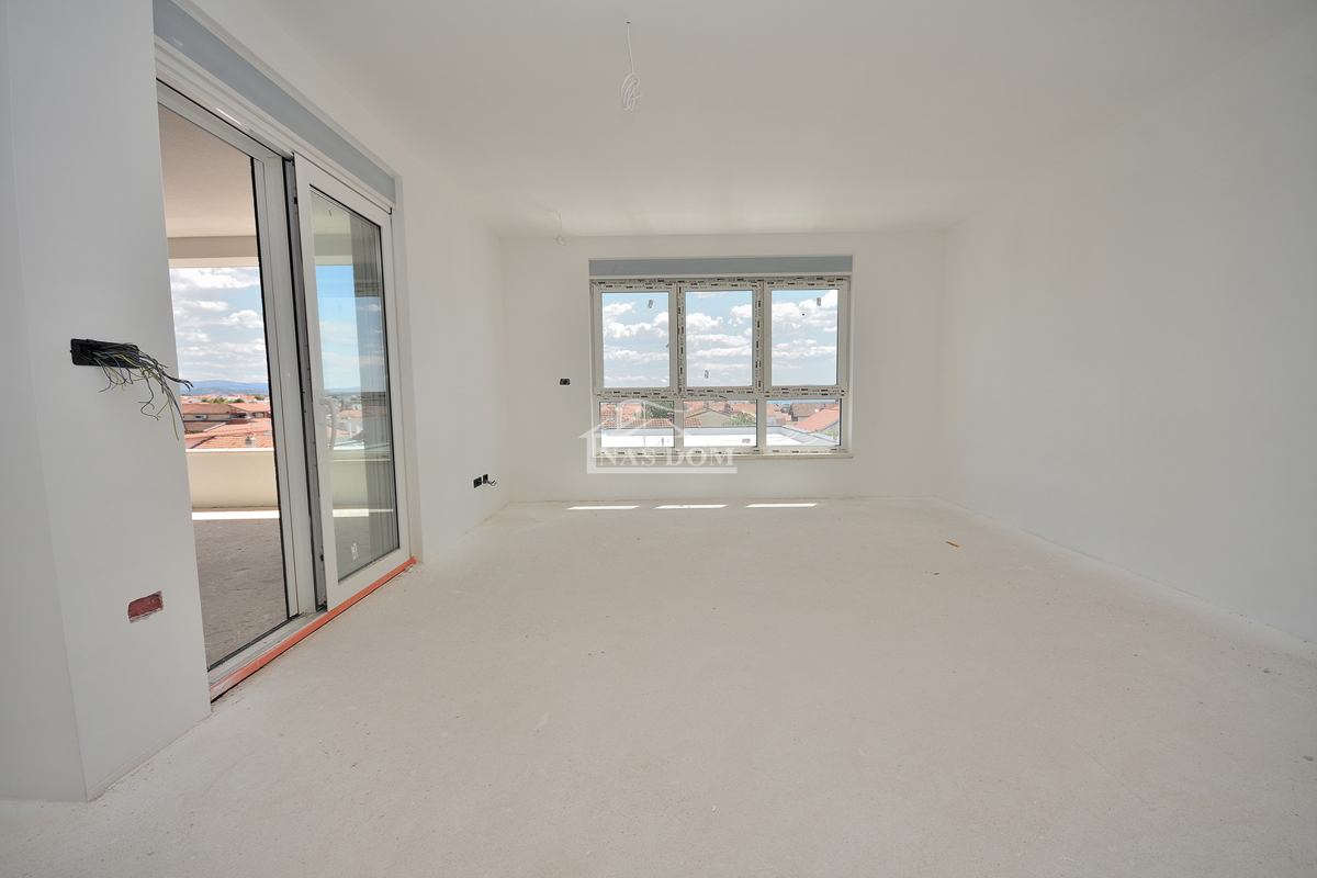 Vodice - **NOVOGRADNJA** *POGLED NA MORJE** S6 stan 2S+DB, 550 m od centra