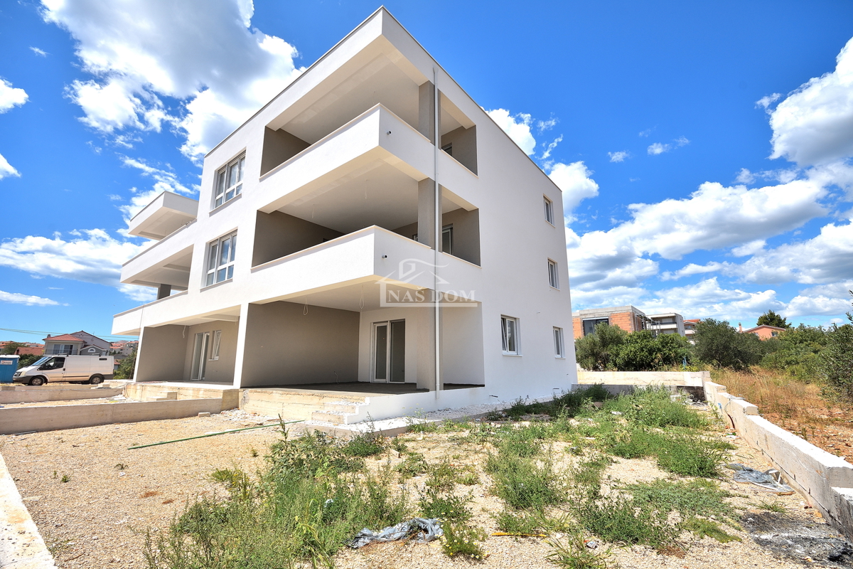 Vodice - **NOVOGRADNJA** *POGLED NA MORJE** S6 stan 2S+DB, 550 m od centra