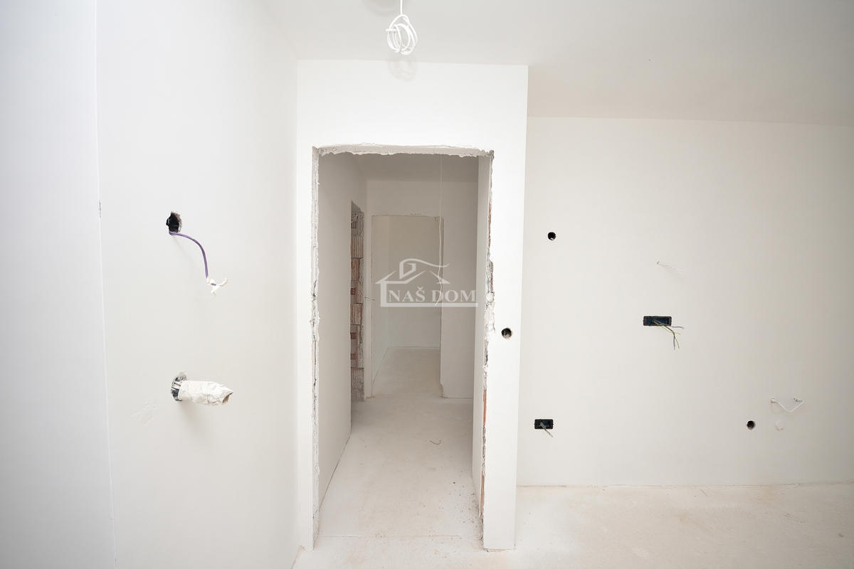 Vodice - **NOVOGRADNJA** *POGLED NA MORJE** S6 stan 2S+DB, 550 m od centra