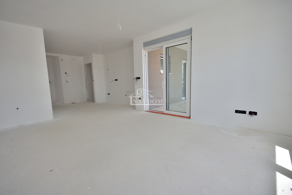 Vodice - **NOVOGRADNJA** *POGLED NA MORJE** S6 stan 2S+DB, 550 m od centra