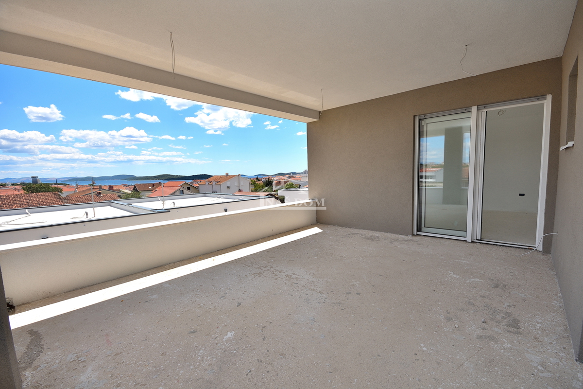 Vodice - **NOVOGRADNJA** *POGLED NA MORJE** S6 stan 2S+DB, 550 m od centra