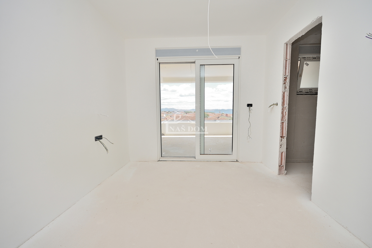 Vodice - **NOVOGRADNJA** *POGLED NA MORJE** S6 stan 2S+DB, 550 m od centra