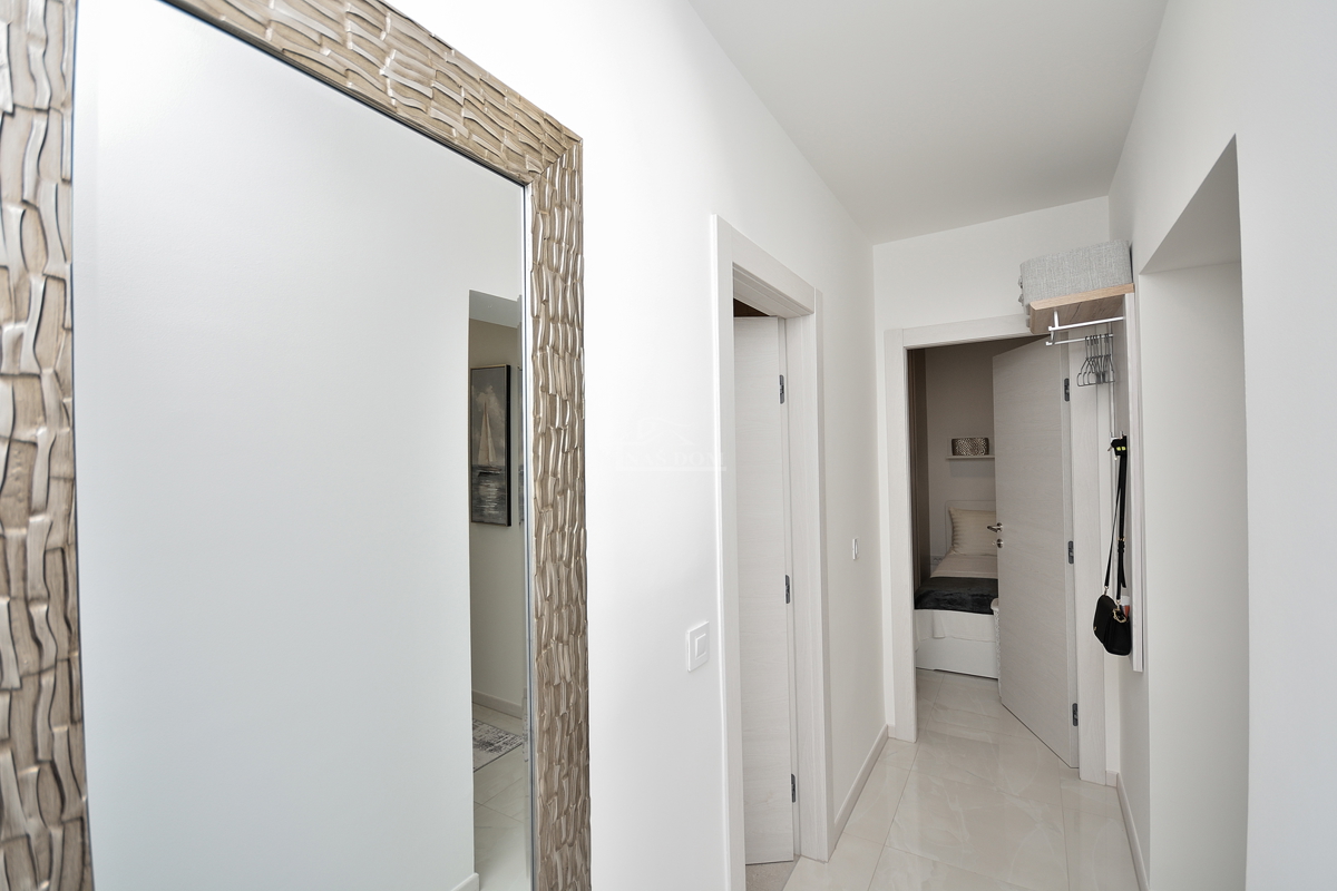 Vodice - stanovanje s dvema spalnicama 300 m od plaže