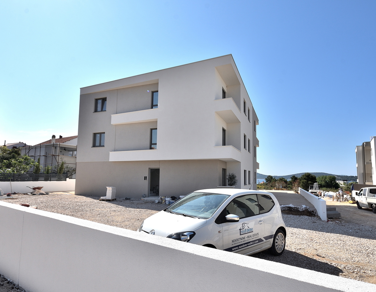 Vodice - *NOVA GRADNJA* Stanovanje S4, 1. nadstropje, 300 m od plaže
