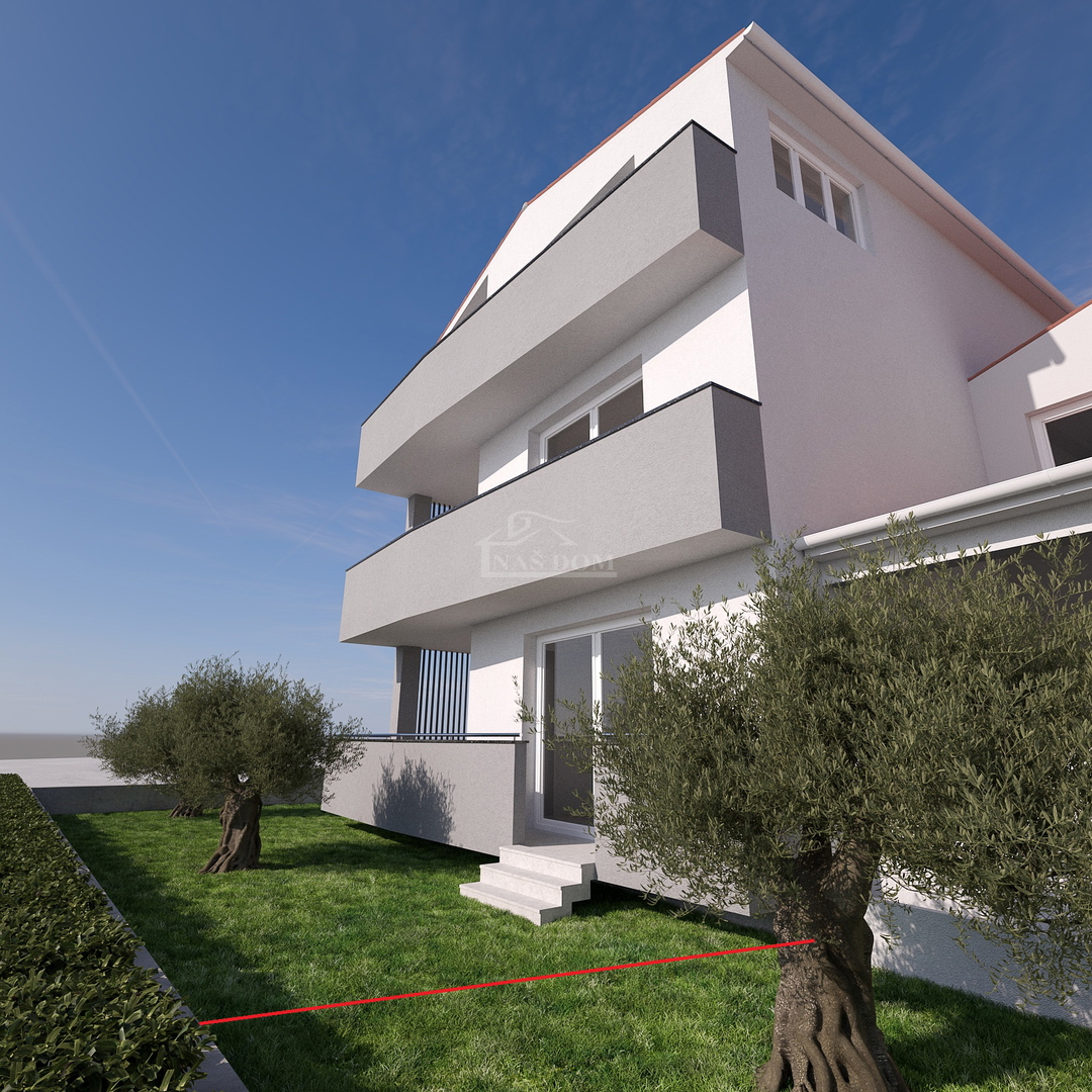 Vodice, stanovanje z vrtom in pogledom na morje