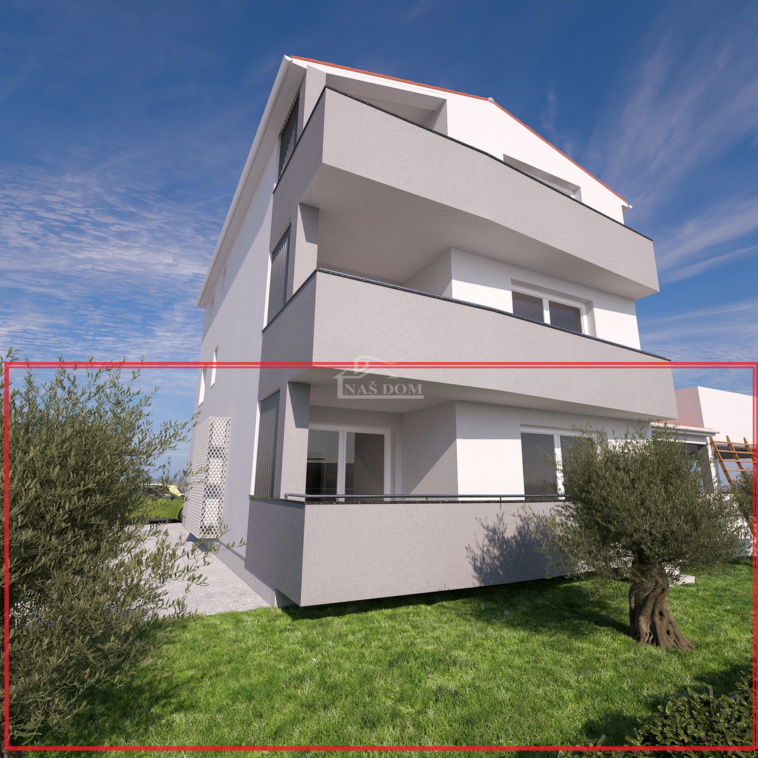 Vodice, stanovanje z vrtom in pogledom na morje