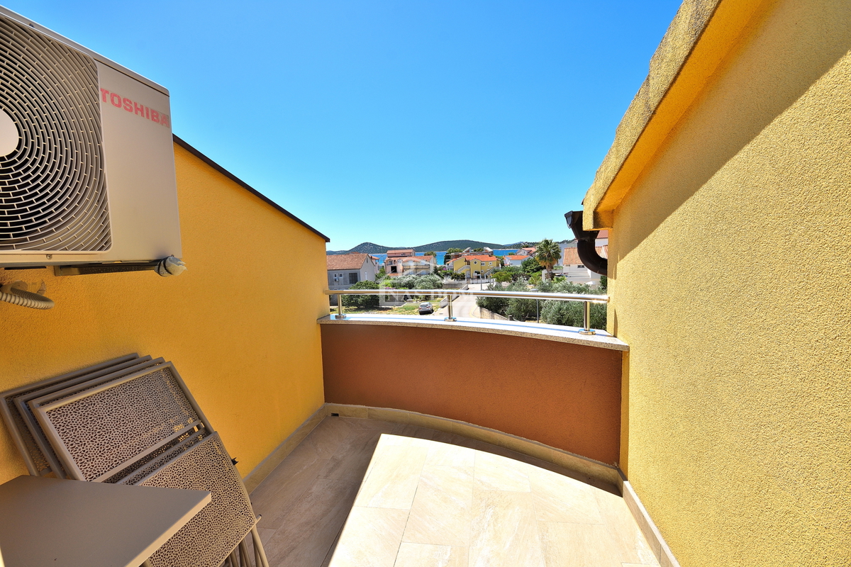 Vodice - Stanovanje z dvema spalnicama, 200 m od plaže