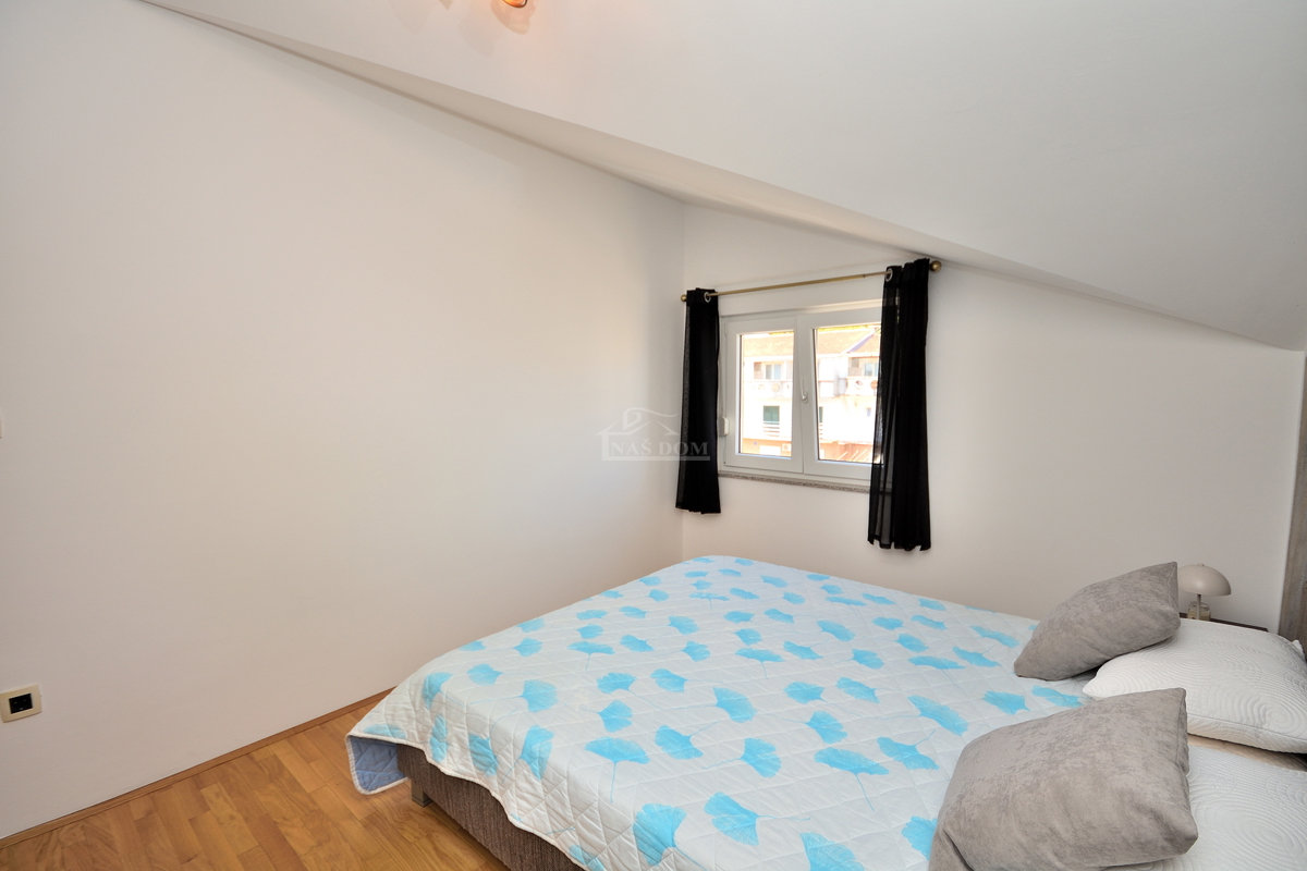 Vodice - Stanovanje z dvema spalnicama, 200 m od plaže