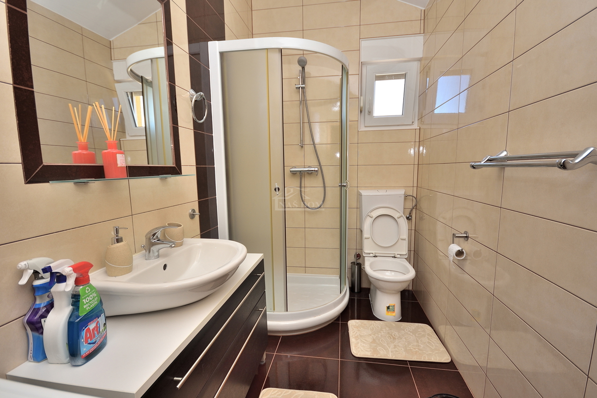 Vodice - Stanovanje z dvema spalnicama, 200 m od plaže