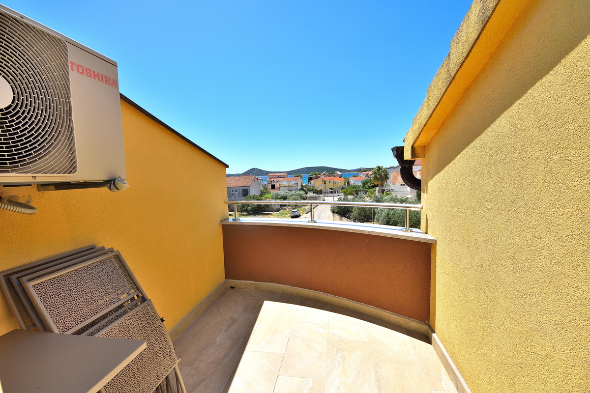 Vodice - Stanovanje z dvema spalnicama, 200 m od plaže