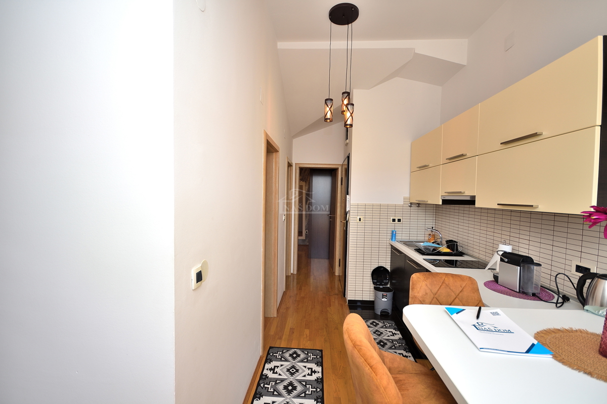 Vodice - Stanovanje z dvema spalnicama, 200 m od plaže